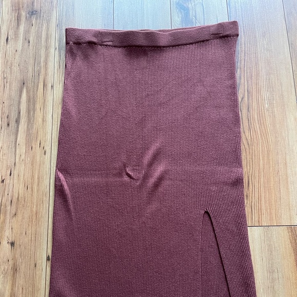 Abercrombie & Fitch Dresses & Skirts - Abercrombie Ribbed Midi Skirt